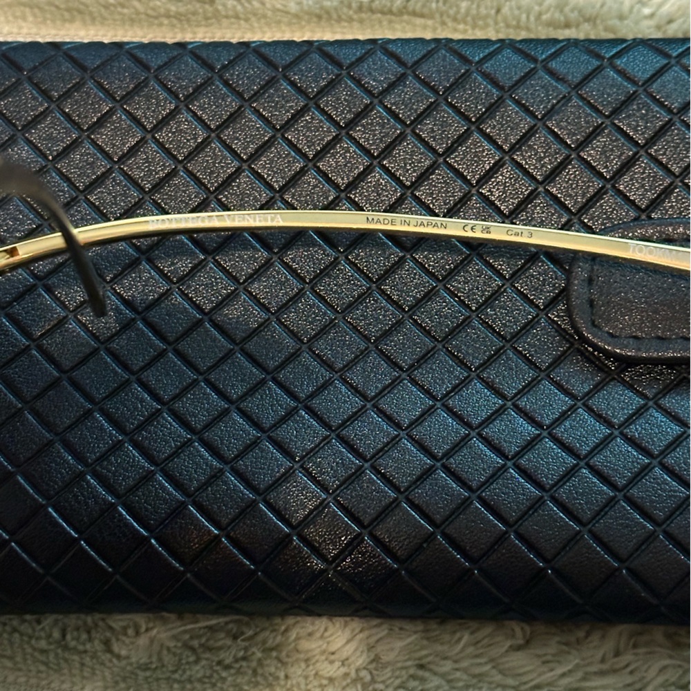 Bottega Veneta Knot Cat Eye Sunglasses - Picture 6 of 13